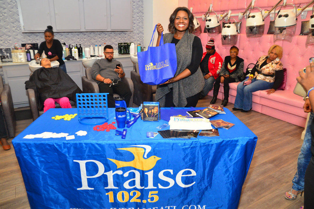 deborah-joy-winans-and-praise-table